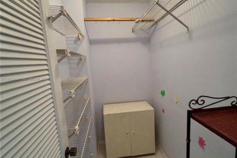 Condominio en venta en Hallandale Beach, Florida, 2 dormitorios, 126.35 m2 № 2049320 - foto 11