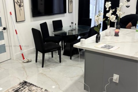 Villa ou maison à Miami, Floride 3 chambres, 115.01 m2 № 2046963