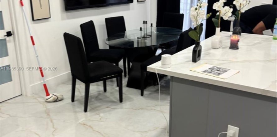 Villa ou maison à Miami, Floride 3 chambres, 115.01 m2 № 2046963