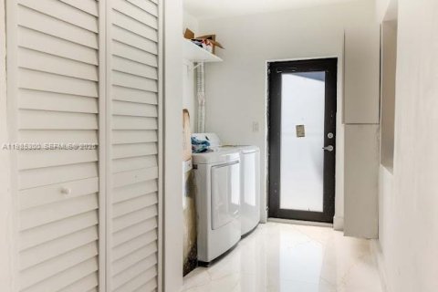 Купить виллу или дом в Майами, Флорида 3 спальни, 115.01м2, № 2046963 - фото 5