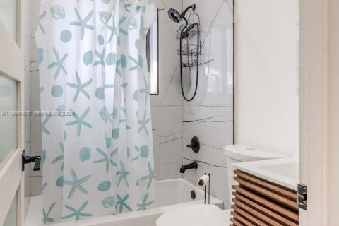 Купить виллу или дом в Майами, Флорида 3 спальни, 115.01м2, № 2046963 - фото 13