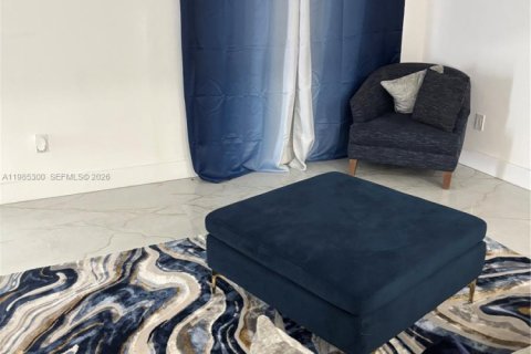 Villa ou maison à vendre à Miami, Floride: 3 chambres, 115.01 m2 № 2046963 - photo 2