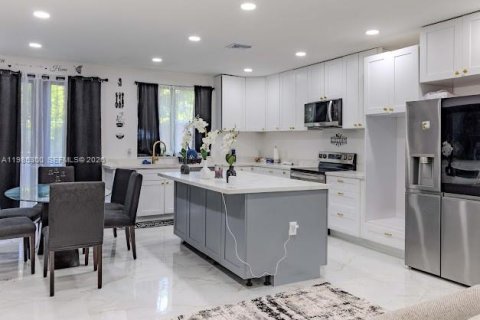 Купить виллу или дом в Майами, Флорида 3 спальни, 115.01м2, № 2046963 - фото 21