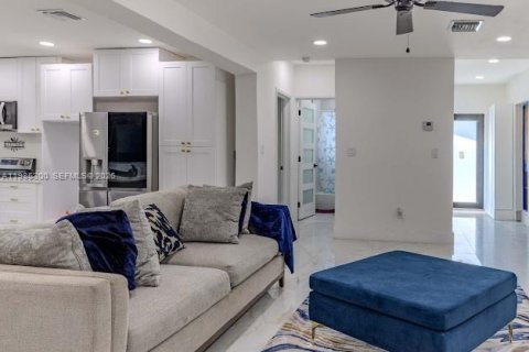 Купить виллу или дом в Майами, Флорида 3 спальни, 115.01м2, № 2046963 - фото 22