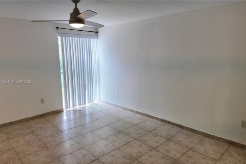 Copropriété à louer à Sunny Isles Beach, Floride: 2 chambres, 82.87 m2 № 2361832 - photo 12