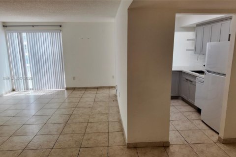 Copropriété à louer à Sunny Isles Beach, Floride: 2 chambres, 82.87 m2 № 2361832 - photo 16
