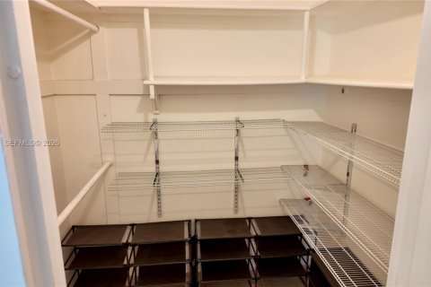 Copropriété à louer à Sunny Isles Beach, Floride: 2 chambres, 82.87 m2 № 2361832 - photo 13
