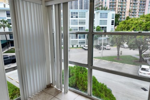 Copropriété à louer à Sunny Isles Beach, Floride: 2 chambres, 82.87 m2 № 2361832 - photo 4