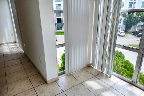 Copropriété à louer à Sunny Isles Beach, Floride: 2 chambres, 82.87 m2 № 2361832 - photo 10