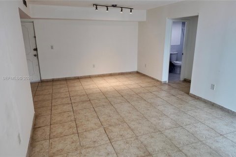 Copropriété à louer à Sunny Isles Beach, Floride: 2 chambres, 82.87 m2 № 2361832 - photo 8