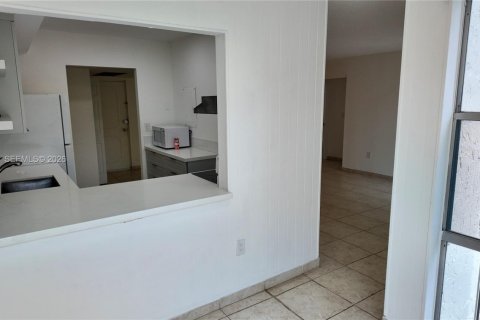 Copropriété à louer à Sunny Isles Beach, Floride: 2 chambres, 82.87 m2 № 2361832 - photo 9