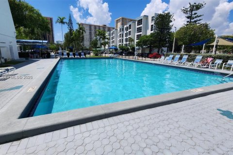 Copropriété à louer à Sunny Isles Beach, Floride: 2 chambres, 82.87 m2 № 2361832 - photo 21