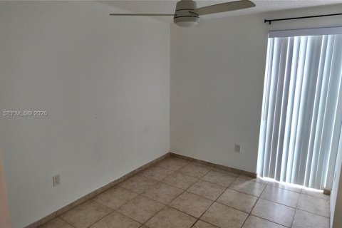 Copropriété à louer à Sunny Isles Beach, Floride: 2 chambres, 82.87 m2 № 2361832 - photo 7