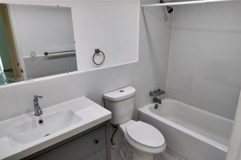 Copropriété à louer à Sunny Isles Beach, Floride: 2 chambres, 82.87 m2 № 2361832 - photo 6
