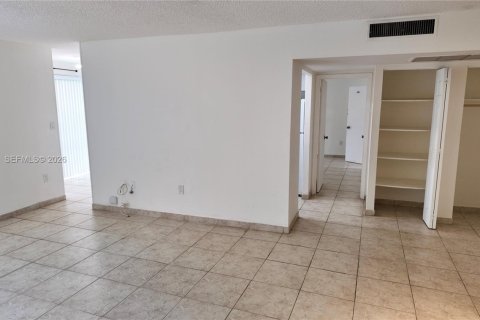 Copropriété à louer à Sunny Isles Beach, Floride: 2 chambres, 82.87 m2 № 2361832 - photo 3
