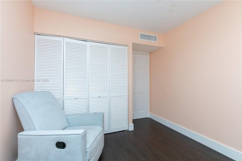 Condo in Aventura, Florida, 3 bedrooms  № 2015604 - photo 17