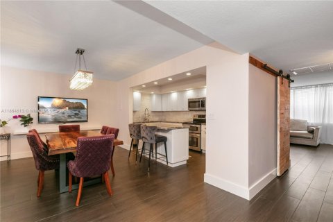 Condo in Aventura, Florida, 3 bedrooms  № 2015604 - photo 27