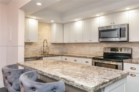 Condo in Aventura, Florida, 3 bedrooms  № 2015604 - photo 24