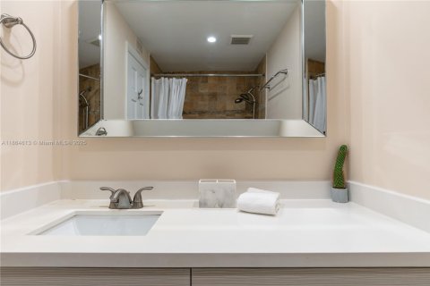 Condo in Aventura, Florida, 3 bedrooms  № 2015604 - photo 15