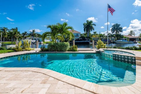 Снять в аренду виллу или дом в Форт-Лодердейл, Флорида 3 спальни, 157.93м2, № 2050069 - фото 3