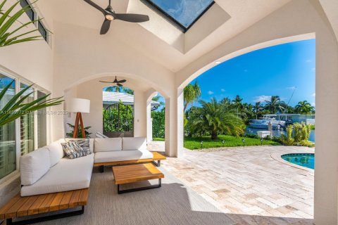 Снять в аренду виллу или дом в Форт-Лодердейл, Флорида 3 спальни, 157.93м2, № 2050069 - фото 4