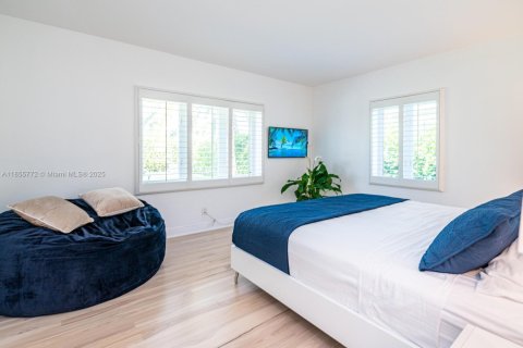 Снять в аренду виллу или дом в Форт-Лодердейл, Флорида 3 спальни, 157.93м2, № 2050069 - фото 27