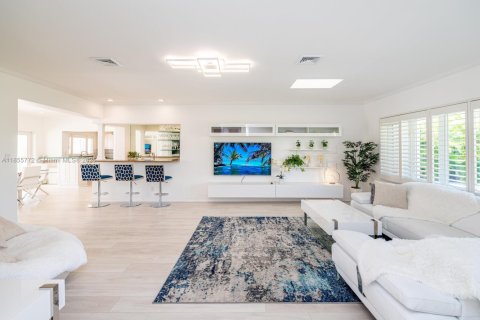 Снять в аренду виллу или дом в Форт-Лодердейл, Флорида 3 спальни, 157.93м2, № 2050069 - фото 10