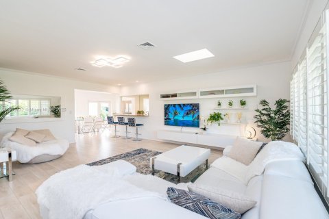 Снять в аренду виллу или дом в Форт-Лодердейл, Флорида 3 спальни, 157.93м2, № 2050069 - фото 9