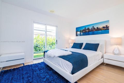 Снять в аренду виллу или дом в Форт-Лодердейл, Флорида 3 спальни, 157.93м2, № 2050069 - фото 29