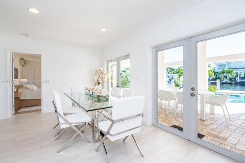 Снять в аренду виллу или дом в Форт-Лодердейл, Флорида 3 спальни, 157.93м2, № 2050069 - фото 17