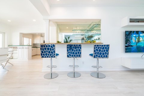 Снять в аренду виллу или дом в Форт-Лодердейл, Флорида 3 спальни, 157.93м2, № 2050069 - фото 15