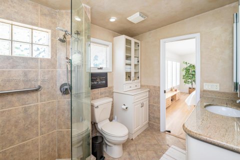 Снять в аренду виллу или дом в Форт-Лодердейл, Флорида 3 спальни, 157.93м2, № 2050069 - фото 23