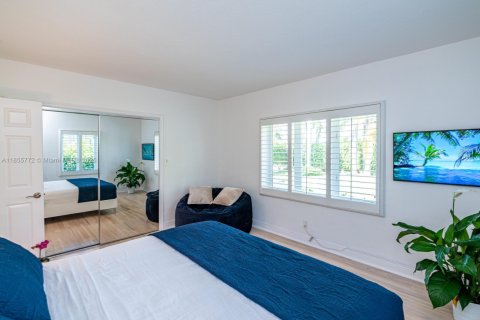 Снять в аренду виллу или дом в Форт-Лодердейл, Флорида 3 спальни, 157.93м2, № 2050069 - фото 25