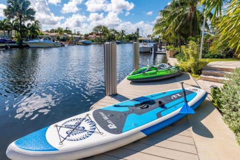 Снять в аренду виллу или дом в Форт-Лодердейл, Флорида 3 спальни, 157.93м2, № 2050069 - фото 8