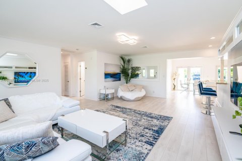 Снять в аренду виллу или дом в Форт-Лодердейл, Флорида 3 спальни, 157.93м2, № 2050069 - фото 13