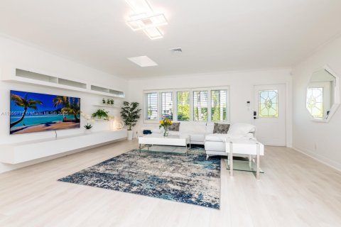 Снять в аренду виллу или дом в Форт-Лодердейл, Флорида 3 спальни, 157.93м2, № 2050069 - фото 11