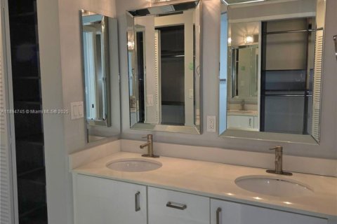 Condominio en venta en Tamarac, Florida, 2 dormitorios, 164.62 m2 № 1947200 - foto 14