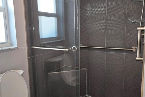 Condominio en venta en Tamarac, Florida, 2 dormitorios, 164.62 m2 № 1947200 - foto 15