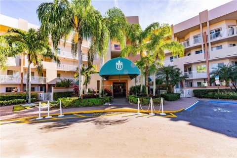 Condominio en venta en Tamarac, Florida, 2 dormitorios, 164.62 m2 № 1947200 - foto 1