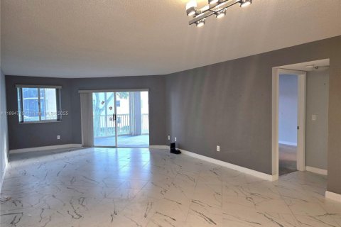 Condominio en venta en Tamarac, Florida, 2 dormitorios, 164.62 m2 № 1947200 - foto 6