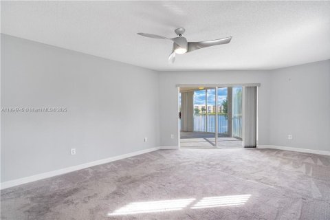 Condominio en venta en Tamarac, Florida, 2 dormitorios, 164.62 m2 № 1947200 - foto 12
