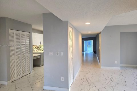 Condominio en venta en Tamarac, Florida, 2 dormitorios, 164.62 m2 № 1947200 - foto 7