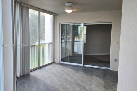 Condominio en venta en Tamarac, Florida, 2 dormitorios, 164.62 m2 № 1947200 - foto 20