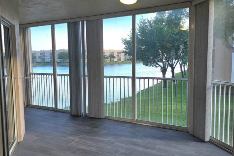 Condominio en venta en Tamarac, Florida, 2 dormitorios, 164.62 m2 № 1947200 - foto 23