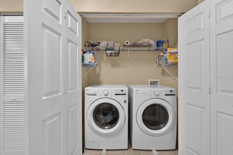 Townhouse in Tampa, Florida 2 bedrooms, 126.72 sq.m. № 2199377 - photo 24