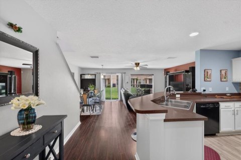Townhouse in Tampa, Florida 2 bedrooms, 126.72 sq.m. № 2199377 - photo 9