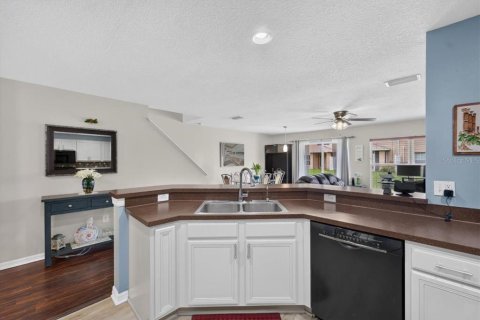 Townhouse in Tampa, Florida 2 bedrooms, 126.72 sq.m. № 2199377 - photo 12