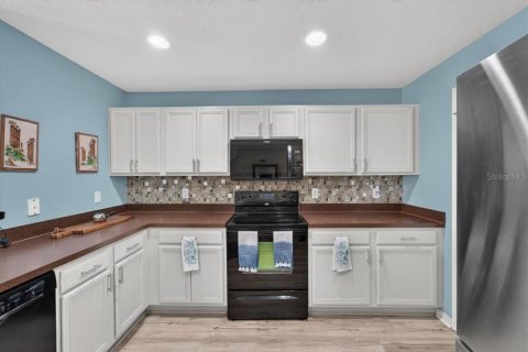Townhouse in Tampa, Florida 2 bedrooms, 126.72 sq.m. № 2199377 - photo 11