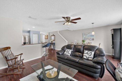 Townhouse in Tampa, Florida 2 bedrooms, 126.72 sq.m. № 2199377 - photo 2