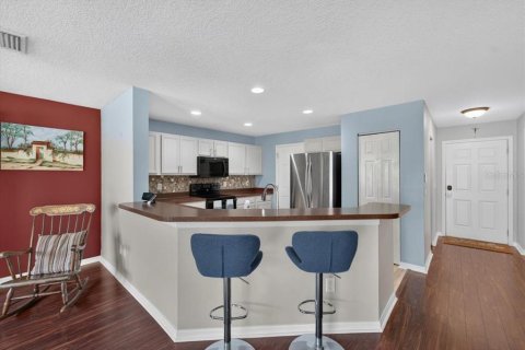 Townhouse in Tampa, Florida 2 bedrooms, 126.72 sq.m. № 2199377 - photo 10